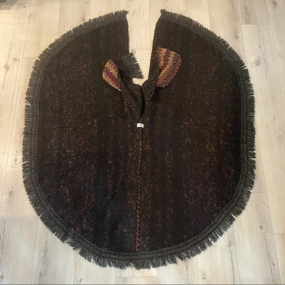 Oscar De La Renta Sweater Cape with Attached Scarf - Picture 8 of 8